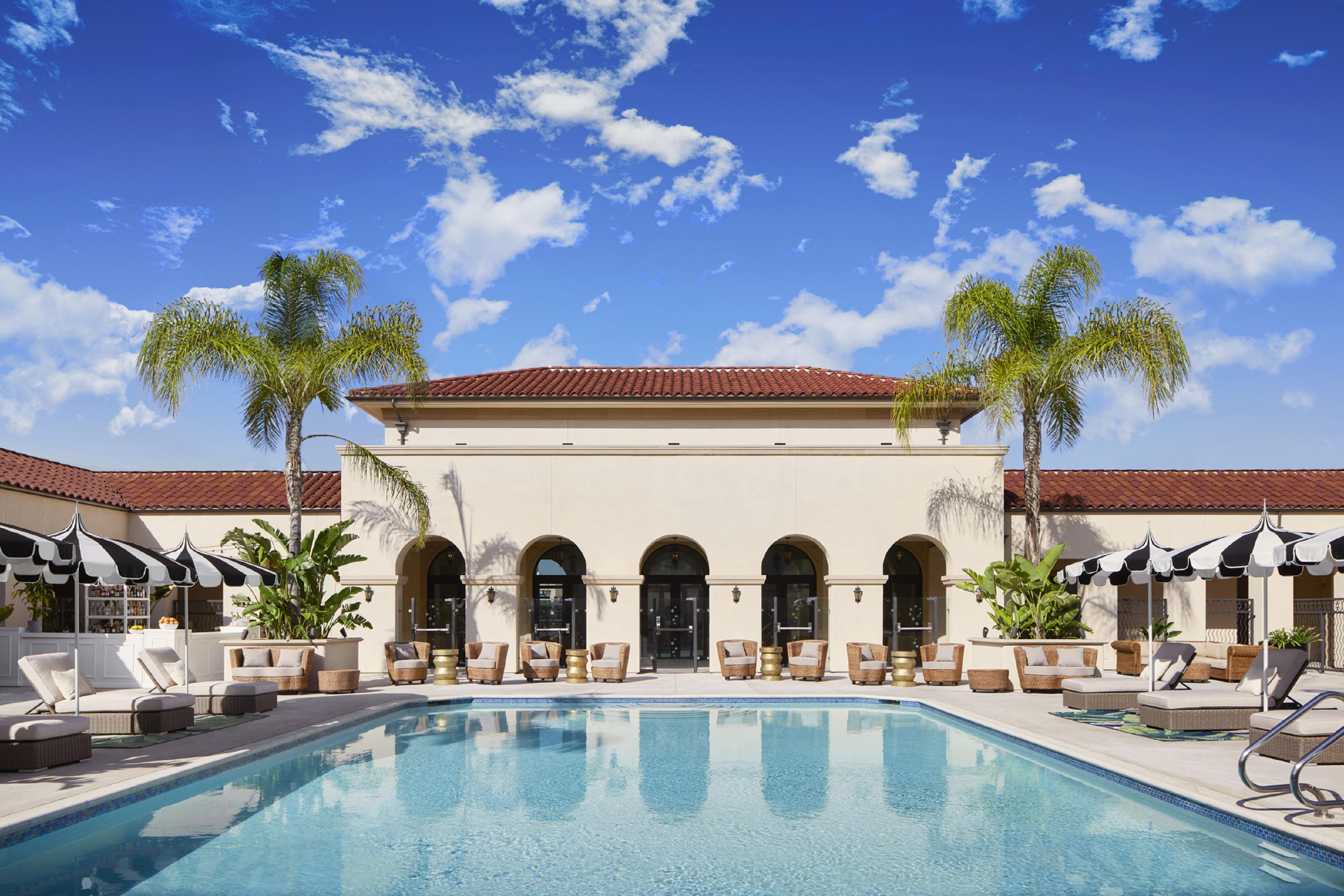 Pasadena Hotel & Pool Exterior photo